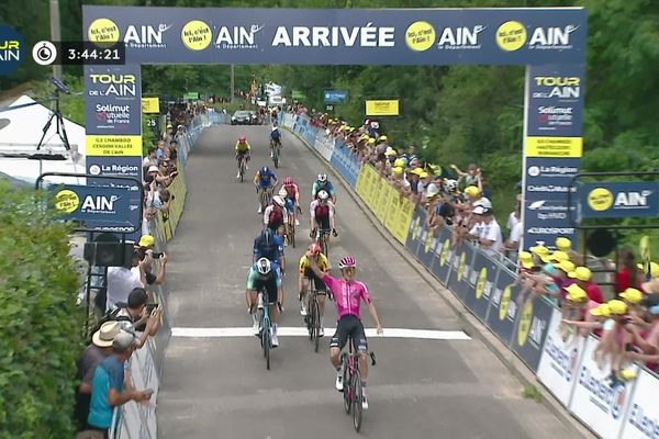 Rémi Capron (Van Rysel Roubaix) s'adjuge la 3ᵉ étape du Tour de l'Ain au terme de derniers kilomètres très disputés.