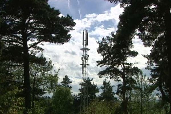 Malgré un nombre d'antennes en progression constante, le réseau 3G en Auvergne aurait tendance à se dégrader, selon certains élus de la région.