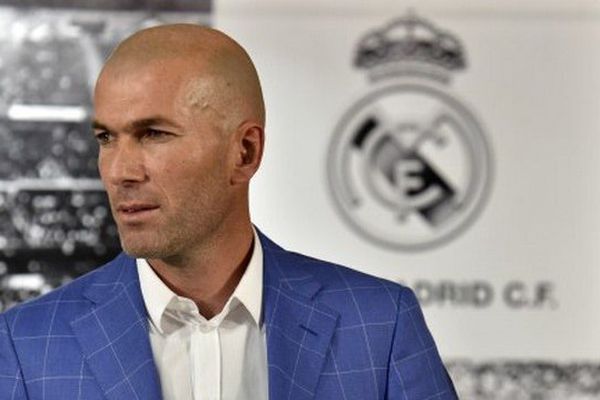 Zindedine Zidane lors de la conférence de presse au Real Madrid.