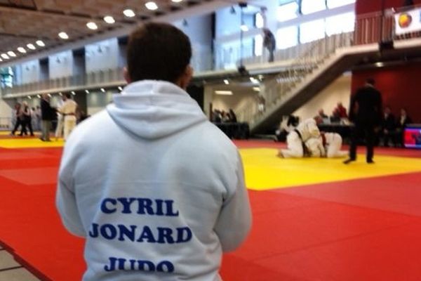 Cyril Jonard est un judoka français, né le 23 février 1976. Atteint du syndrome d'Usher, sourd et malvoyant, il participe aux épreuves internationales pour judokas aveugles et déficients visuels.