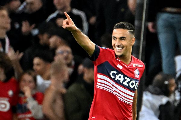 Le milieu Adam Ounas célèbre son but au Stade Pierre Mauroy le 17 septembre 2022, contre Toulouse