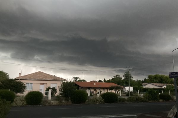 Un ciel orageux en Gironde (image d'illustration)