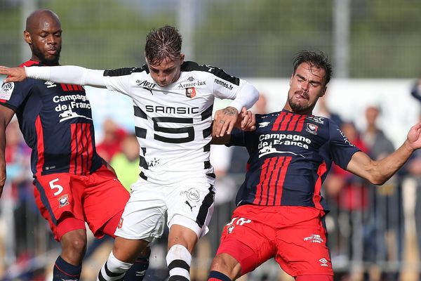 Samedi 22 juillet, Caen s'est incliné 2-1 contre Rennes devant 2 200 spectateurs au stade Pierre-Compte à Vire. 