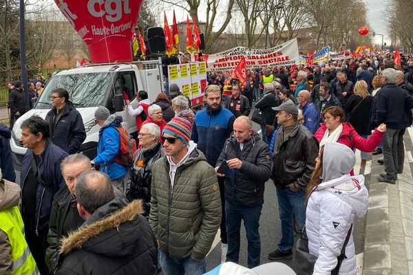 Des milliers de personnes dans les rues de Toulouse pour la manifestation contre la réforme des retraite