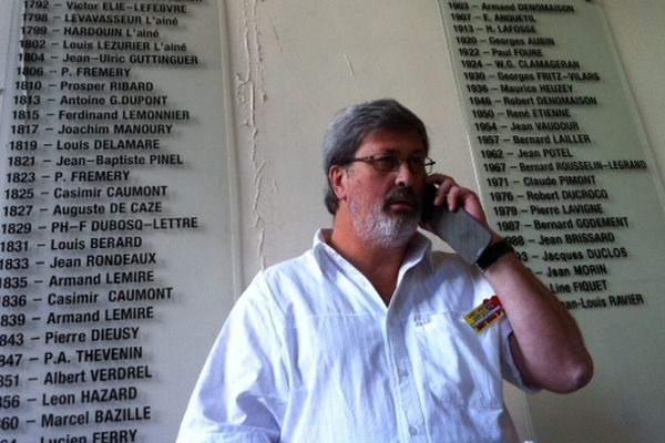 Yvon Scornet devant le tribunal de commerce de Rouen.