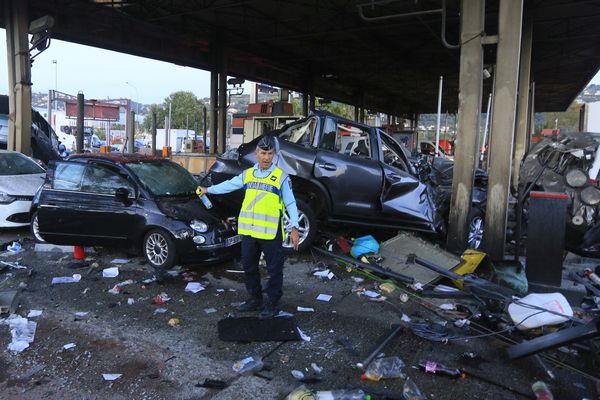 L'accident à la barrière de péage de Saint-Isidore, à Nice, a fait un mort et plusieurs blessés