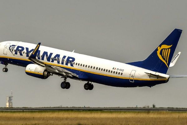 Un avion de la compagnie Ryanair décollant de l'aéroport de Lille-Lesquin en 2017.