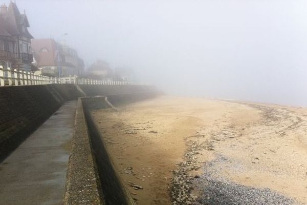 Plage de Lion-sur-mer sous le brouillard, 17 février 2013