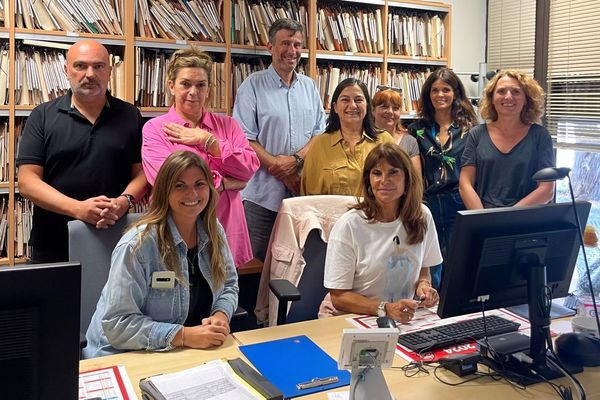 Le docteur Jean-François Antonetti, à gauche, et l'équipe de CAdEO.