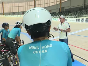 Installé depuis 2018 à Hong Kong, Hervé Dagorne, directeur technique du cyclisme sur place, a proposé à l’équipe de se préparer en Bretagne pour les JO.