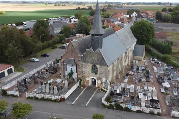 L'église d'Oost-Cappel est fermée au public depuis août 2019