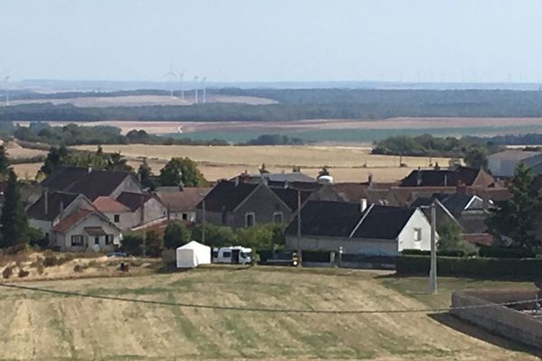 Un chapiteau a été installé à Saint-Cyr-les-Colons où des fouilles sont en cours depuis jeudi 27 septembre 2018 dans le cadre de l'affaire Michel Fourniret.  