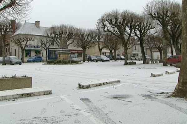 Dans l'après-midi, les pluies verglaçantes vont prendre le relais de la neige dans la Vienne.