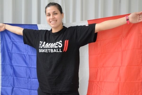 Amel Bouderra (basket féminin Flammes Carolo)