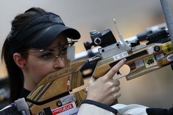 Originaire de Montpellier, la jeune fille s'entraîne désormais au club de Pontarlier. Elle ne s'est pas qualifiée ce samedi matin pour la finale du 50 mètres 3 positions. C'est l'Américaine Jamie Lynn Gray qui a emporté l'or.