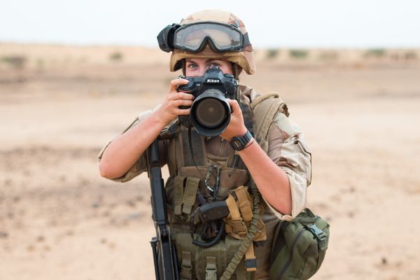 Pour sa première édition, le festival "Images de guerre, guerre des images" met à l'honneur les femmes en temps de guerre. Ici,  le sergent Cyrielle Sicard, soldat de l’image.