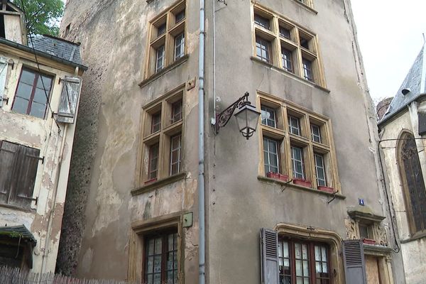 La maison Berweiller, plus ancienne bâtisse du village mosellan de Sierck-les-Bains, est menacée de destruction par la municipalité. 