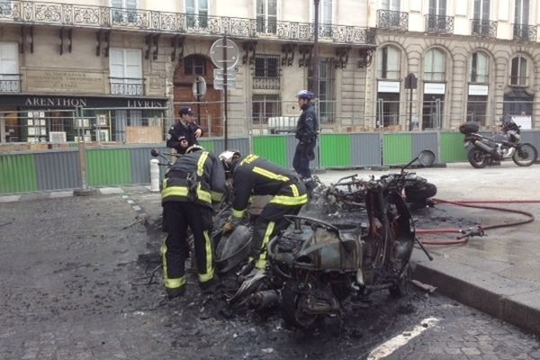 Incendie d'un scooter dans le 6e arrondissement, à Paris.