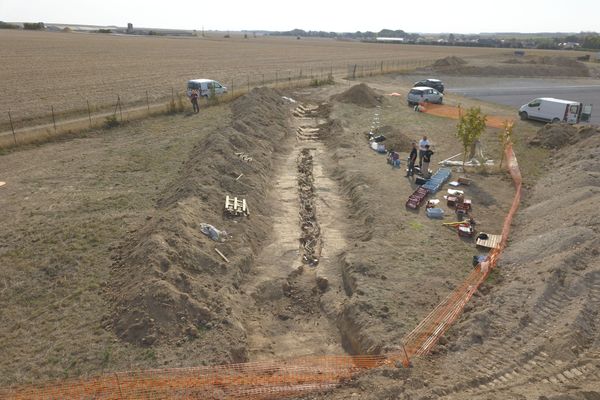 Vue aérienne de la tranchée, découverte 106 ans après les combats au Châtelet-sur-Retourne. 