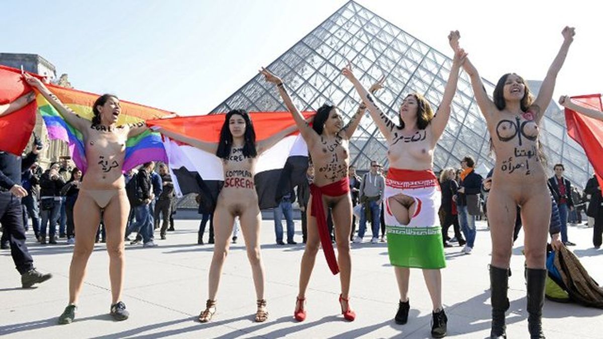 Des femmes manifestent nues à Paris contre loppression dans le monde  arabe