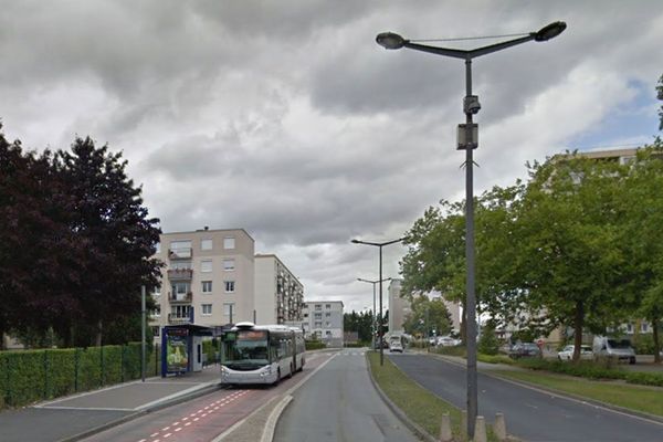 Bihorel : l'arrêt de bus "Tamarelle" rue Alphonse Daudet, sur les Hauts de Rouen