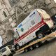 L'ambulance mitraillée exposée sur le parvis de la cathédrale de Nantes ce dimanche 8 décembre.