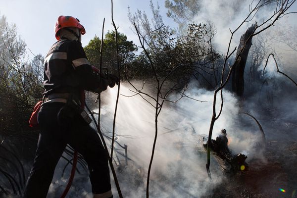 Soixante marins-pompiers sont intervenus.