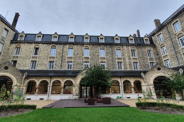 L'Institut catholique de Paris a ouvert un nouveau campus à Reims, dans la maison Saint-Sixte, à deux pas de la cathédrale de Reims / le 27 septembre 2021.