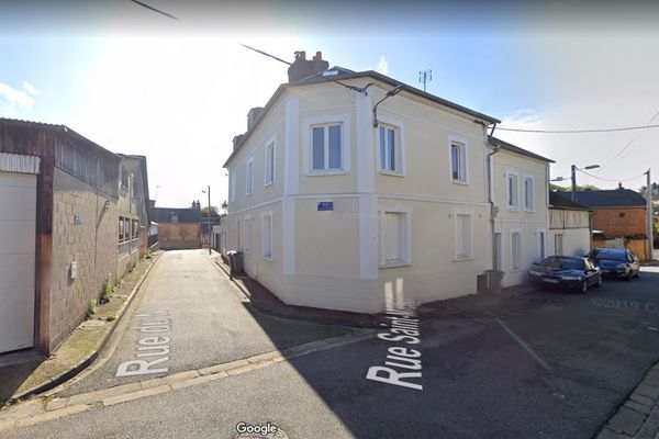 C'est dans cette maison à Bernay qu'Edith Piaf a passé une partie de son enfance.