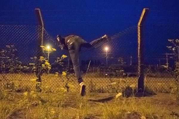 La préfecture du Pas-de-Calais a précisé que 149 tentatives avaient été enregistrées dans la nuit de dimanche à lundi, 130 dans la nuit de samedi à dimanche et 300 la nuit précédente.