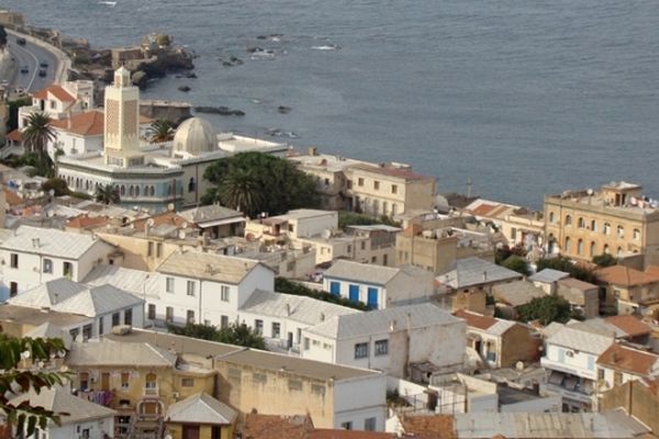 La route de la corniche à Alger