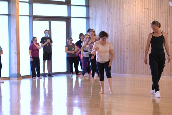 Les élèves, tous en situation de handicap, prennent plaisir chaque semaine à se retrouver et à danser.