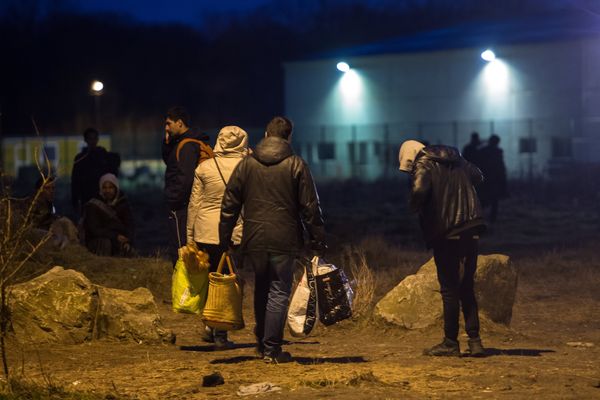 Un rassemblement de migrants à Calais pour une distribution de repas - Photo d'illustration