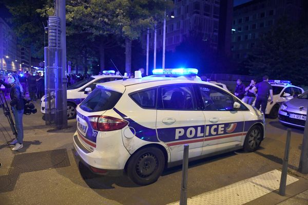 Pour agir, la mairie du 2e arrondissement prévoit d'augmenter les effectifs de police en recrutant 20 policiers municipaux, ainsi qu'une équipe de nuit. Elle réclame par ailleurs à l'état des effectifs nationaux supplémentaires.