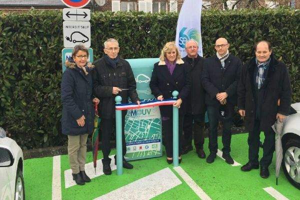 L'inauguration, le 1er mars, de la borne de Lachapelle-aux-Pots (Oise)