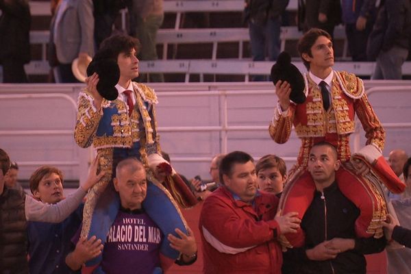 Sébastien Castella et Alberto López Simón, premiers triomphateurs d'Arles