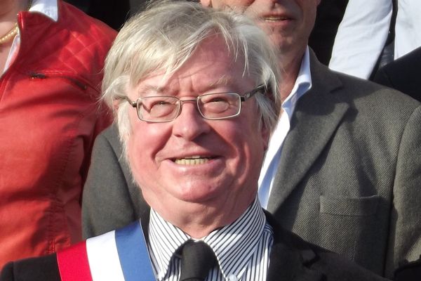 Didier Quentin, le maire de Royan, est contesté par 5 de ses co-listiers qui ont décidé d'entrer en dissidence.