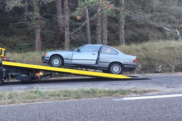 Le véhicule a terminé sa route à la fourrière.