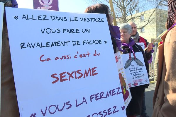 Le 8 mars, une quarantaine de personnes s'est rassemblée devant l'Ehpad de Bracieux dans le Loir-et-Cher à l'appel de la CGT pour dénoncer des propos sexistes qu'auraient tenu le directeur de l'établissement à l'encontre de certaines salariées. Pierre Gouabault, le directeur dément.