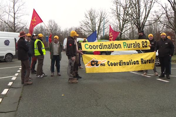 Dimanche 5 janvier 2025 : des agriculteurs de la Coordination rurale du Tarn-et-Garonne sur le départ pour aller bloquer Paris.