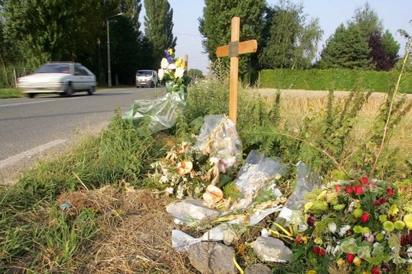 A Richebourg, une croix en mémoire d'un accident mortel. 