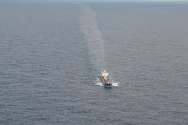 Le Thisseas repéré en 2016 , au large de Brest, avec une nappe d'hydrocarbures dans son sillage.