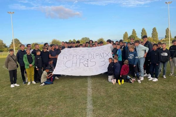 Le club du groupement Blainville-Bieuville-Beuville a rendu hommage à Chrys, son ancien joueur, décédé à l'age de 12 ans.