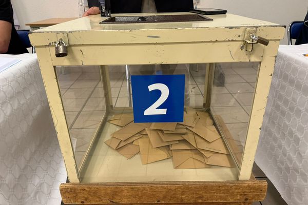 Urne dans un bureau de vote lors des élections européennes du 9 juin 2019.