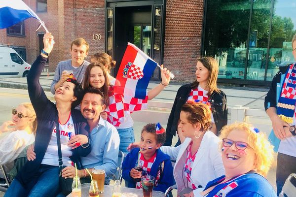 Une partie des supporters croates, hier soir, réunis à Lille. 