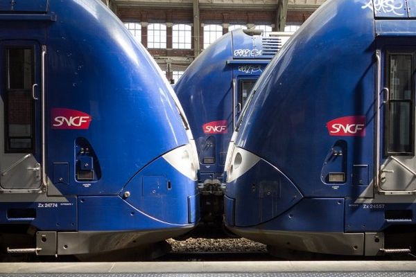 Un train express régional en gare de Lille 