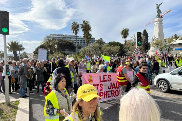 Le gouvernement manifestera samedi pour protester contre les