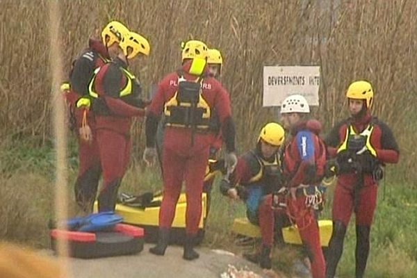 Les plongeurs et secouristes aquatiques en opération dans les Pyrénées-Orientales - 6 mars 2013.