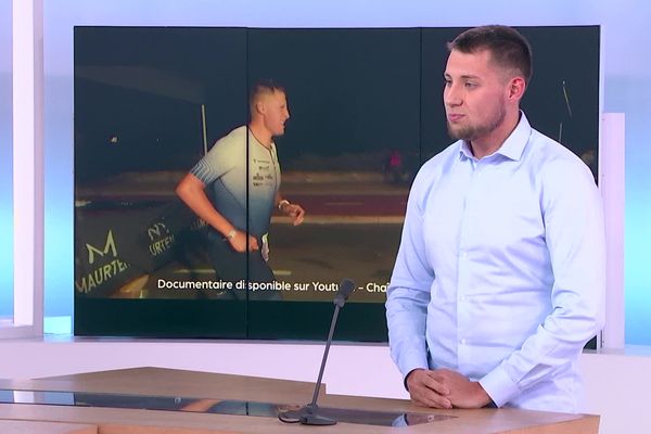 Le triathlète montpelliérain Sylvain Dhugues sur le plateau de France 3 Languedoc-Roussillon le 14 janvier 2024, à la veille de son Tour de France de l'Engagement contre le harcèlement scolaire et les violences familiales.