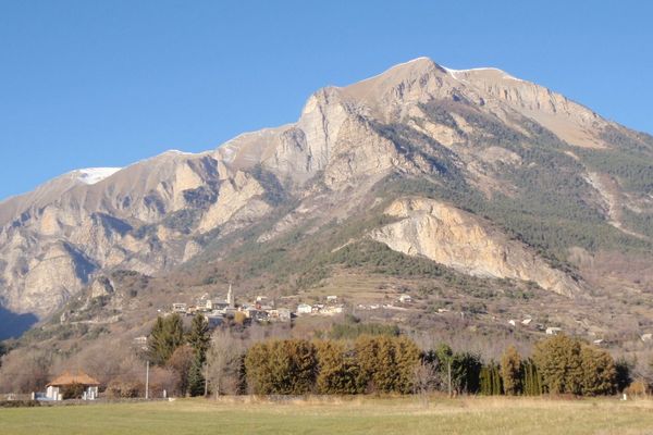 La Roche Rousse vue depuis la nationale